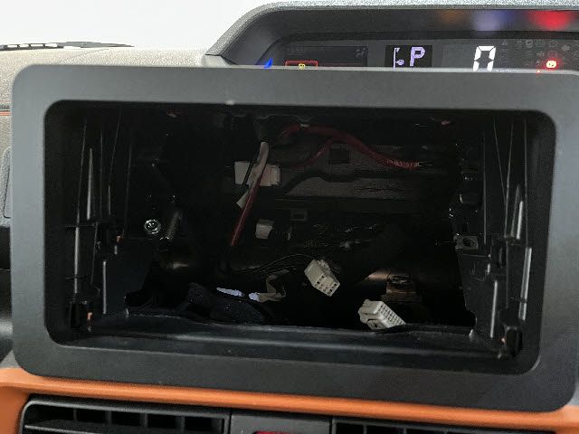 DAIHATSU TANTO FAN CROSS 4WD 2024