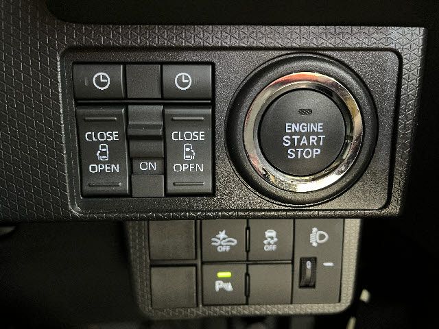 DAIHATSU TANTO FAN CROSS 4WD 2024