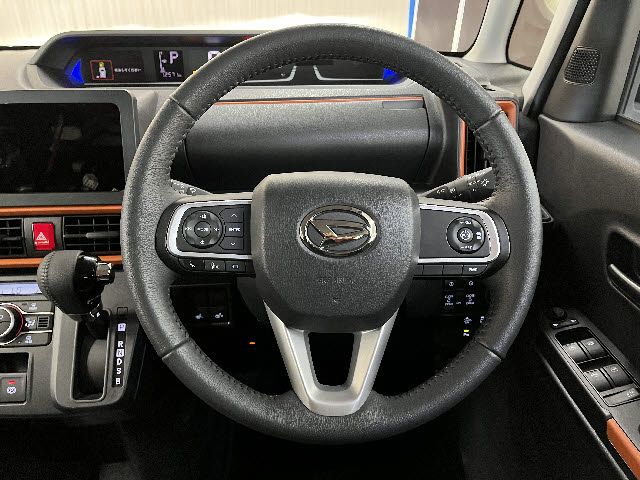 DAIHATSU TANTO FAN CROSS 4WD 2024