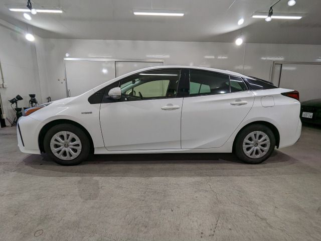 TOYOTA PRIUS 2019