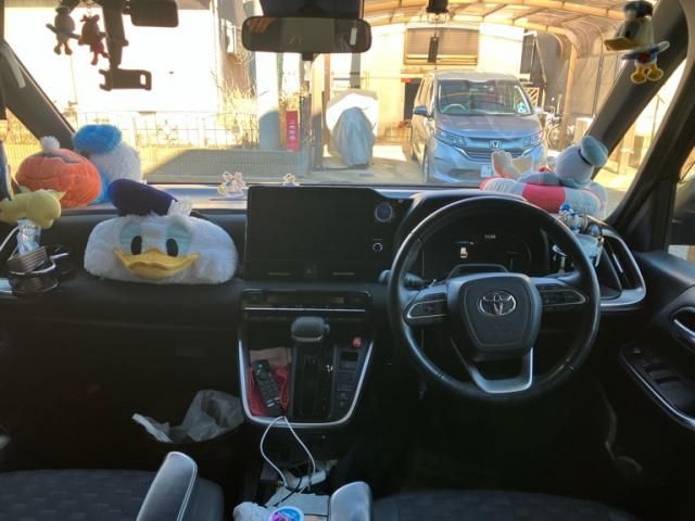 TOYOTA VOXY HYBRID 2023