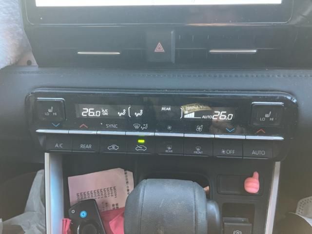 TOYOTA VOXY HYBRID 2023