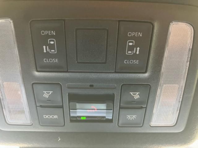 TOYOTA VOXY HYBRID 2023