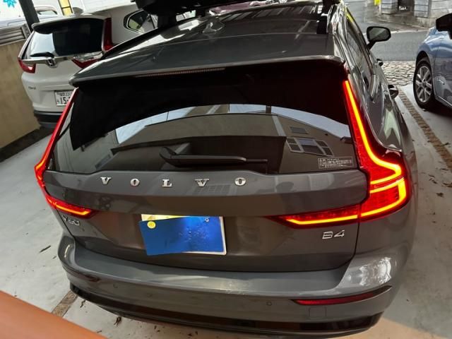 VOLVO VOLVO V60 2023