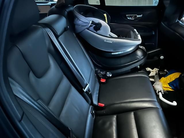 VOLVO VOLVO V60 2023