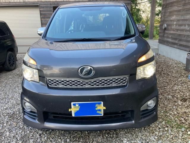 TOYOTA VOXY 4WD 2012