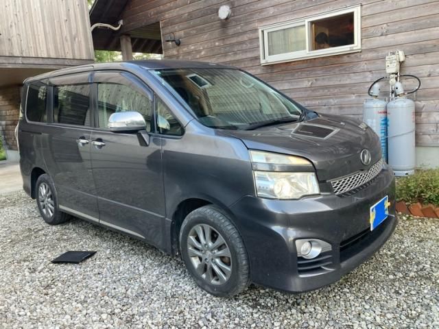 TOYOTA VOXY 4WD 2012