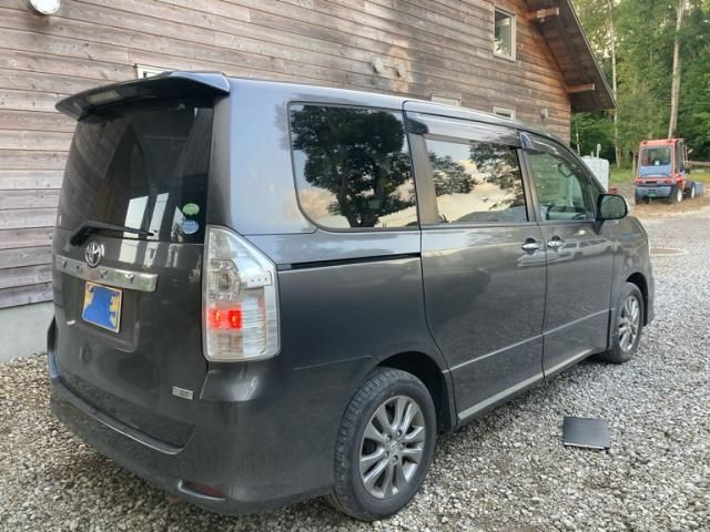 TOYOTA VOXY 4WD 2012