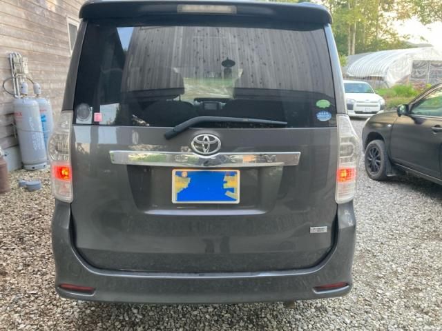 TOYOTA VOXY 4WD 2012