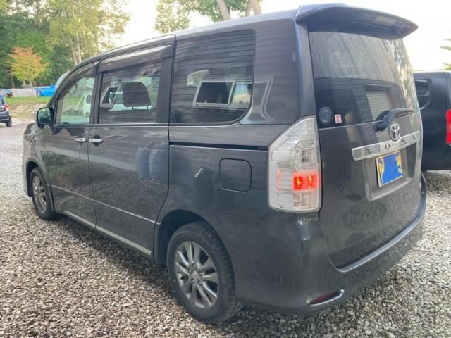 TOYOTA VOXY 4WD 2012