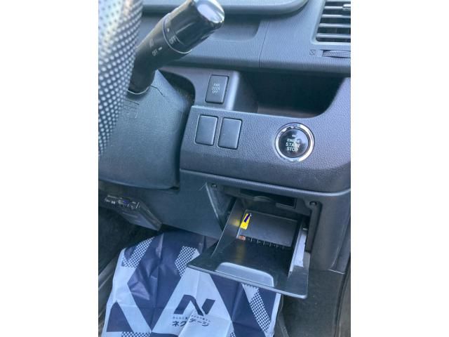 TOYOTA VOXY 4WD 2012