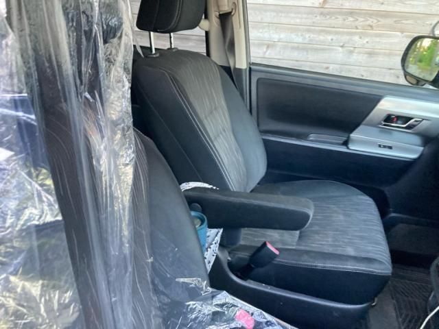 TOYOTA VOXY 4WD 2012