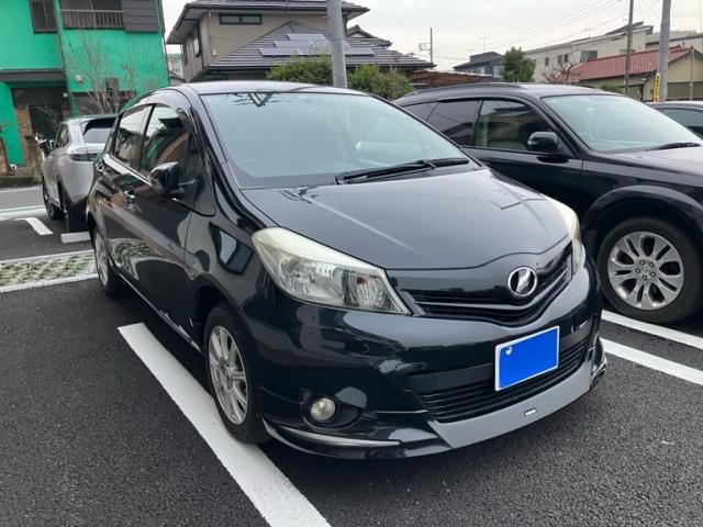 TOYOTA VITZ 2011