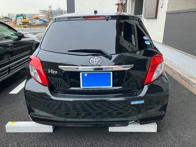 TOYOTA VITZ 2011
