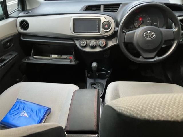 TOYOTA VITZ 2011