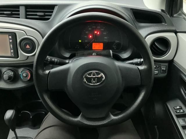 TOYOTA VITZ 2011