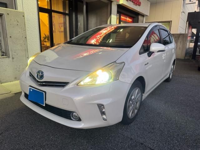 TOYOTA PRIUS Alpha 2012