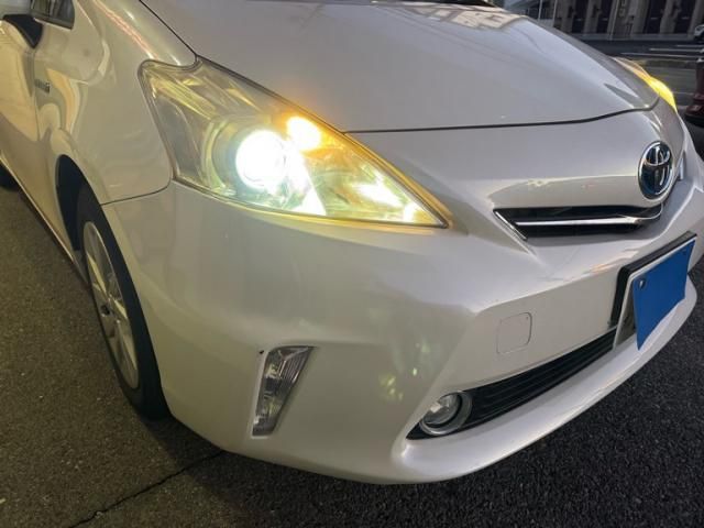 TOYOTA PRIUS Alpha 2012