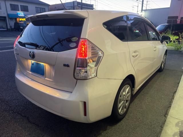 TOYOTA PRIUS Alpha 2012