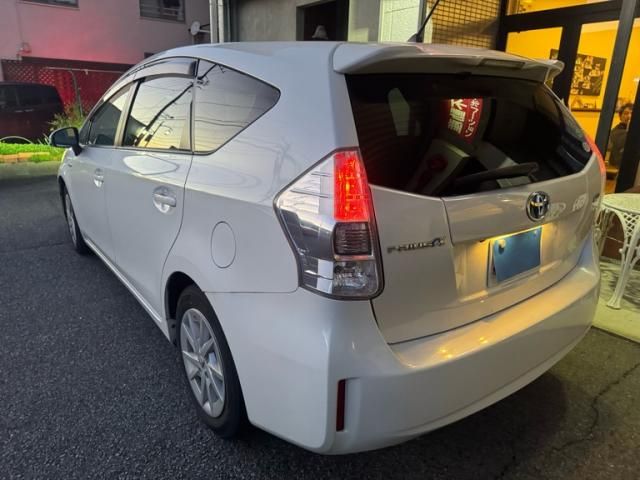 TOYOTA PRIUS Alpha 2012