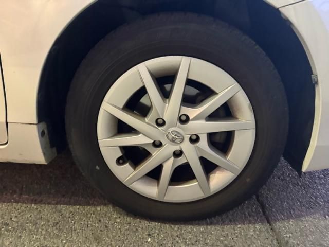 TOYOTA PRIUS Alpha 2012