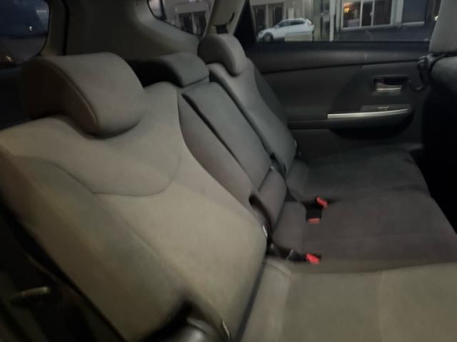 TOYOTA PRIUS Alpha 2012