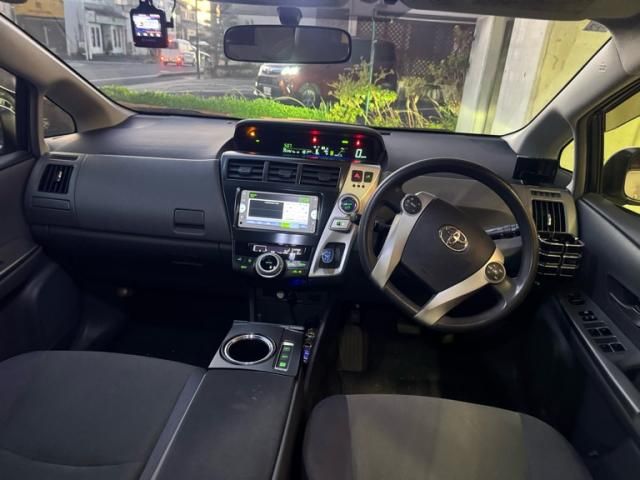 TOYOTA PRIUS Alpha 2012