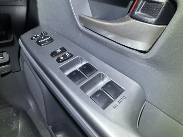 TOYOTA PRIUS Alpha 2012