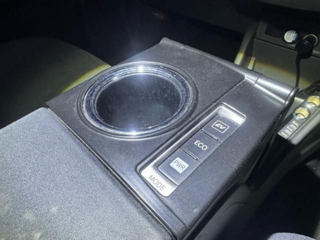 TOYOTA PRIUS Alpha 2012