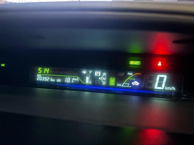 TOYOTA PRIUS Alpha 2012