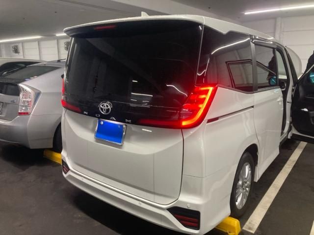 TOYOTA NOAH 2022