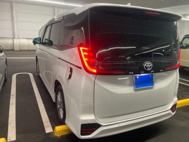TOYOTA NOAH 2022