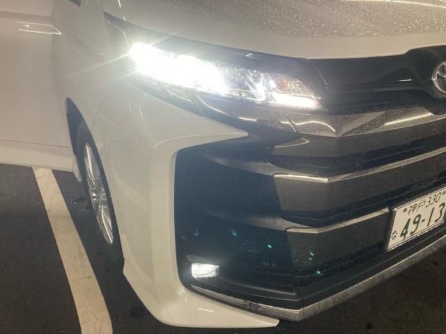 TOYOTA NOAH 2022
