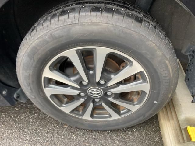 TOYOTA ESQUIRE HYBRID 2018