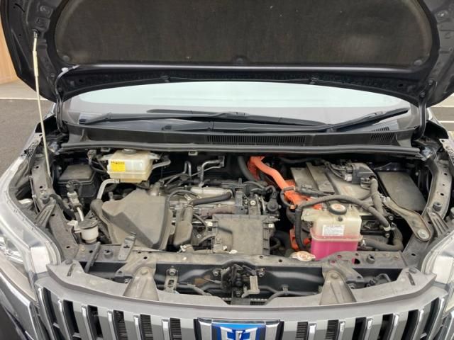 TOYOTA ESQUIRE HYBRID 2018