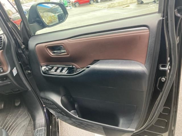 TOYOTA ESQUIRE HYBRID 2018