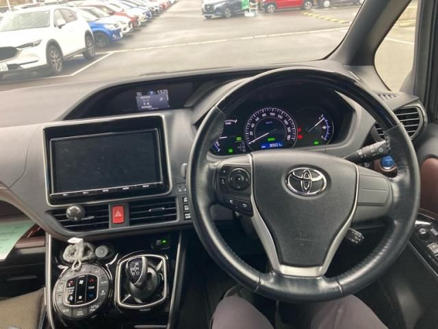 TOYOTA ESQUIRE HYBRID 2018