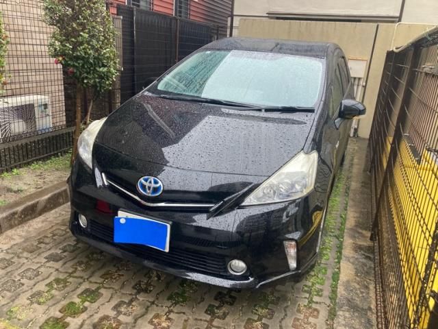 TOYOTA PRIUS Alpha 2013