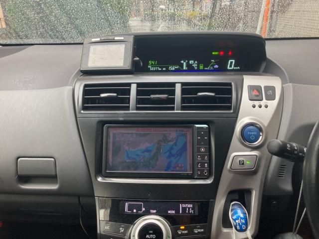 TOYOTA PRIUS Alpha 2013