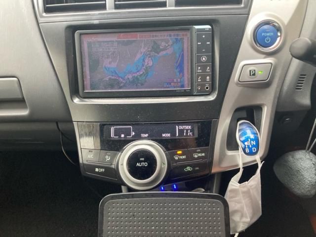 TOYOTA PRIUS Alpha 2013