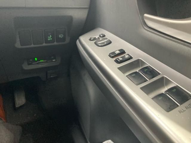 TOYOTA PRIUS Alpha 2013