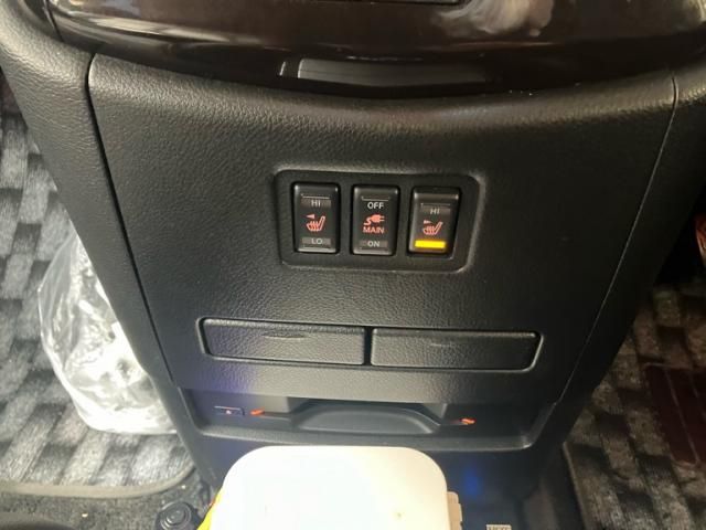 NISSAN ELGRAND  4WD 2013