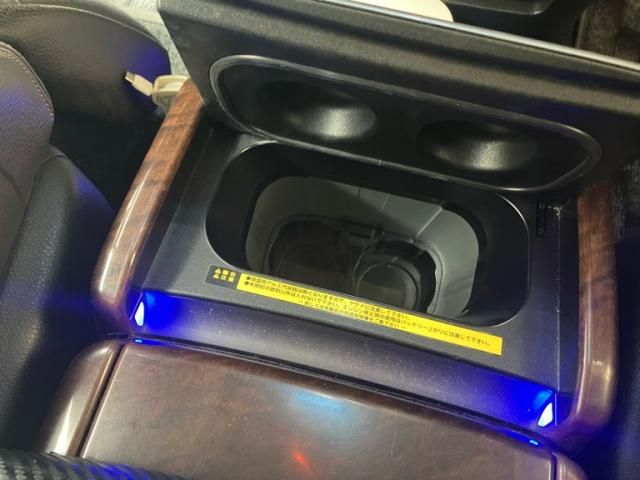 NISSAN ELGRAND  4WD 2013