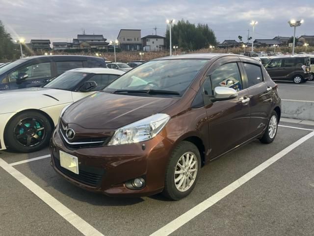 TOYOTA VITZ 2012