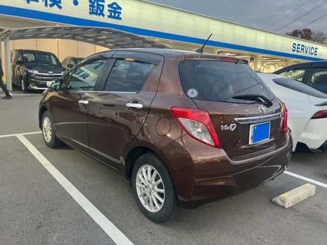 TOYOTA VITZ 2012