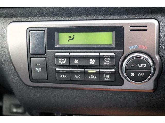 TOYOTA HIACE van 4WD 2024