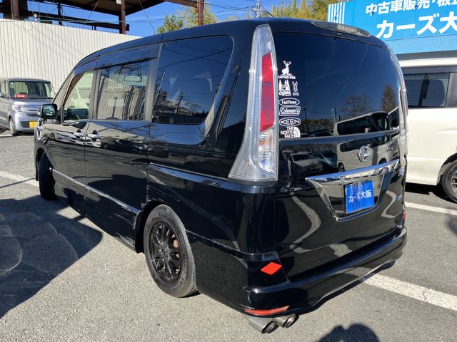 NISSAN SERENA  WG 2010