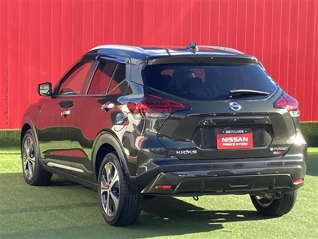NISSAN KICKS 2020