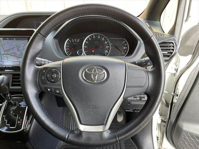 TOYOTA VOXY 2016