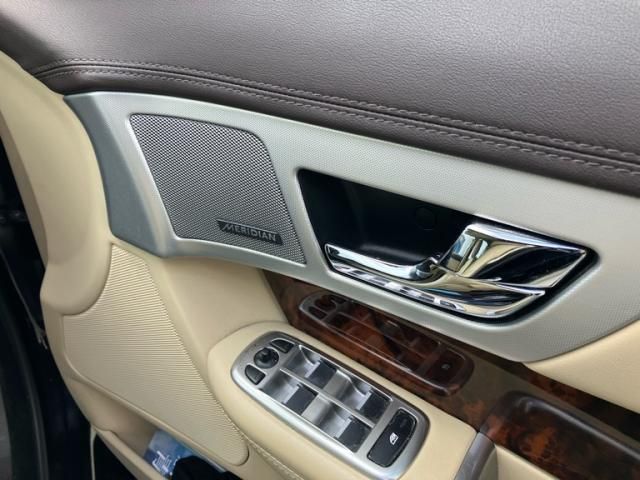 JAGUAR JAGUAR XFseries 2013